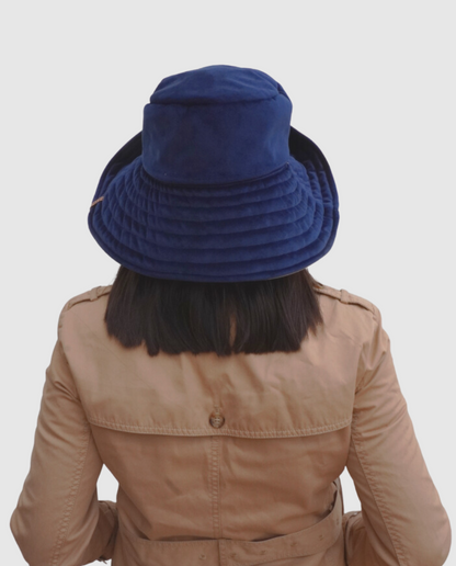 Sombrero reversible azul marino y beige, en terciopelo, talla L. Gakomi