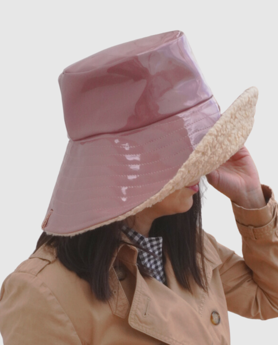 Gakomi sombrero de Charol color nude, interior borreguito, talla L