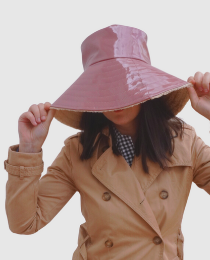 Gakomi- sombrero de charol color nude, talla L, borreguito por dentro